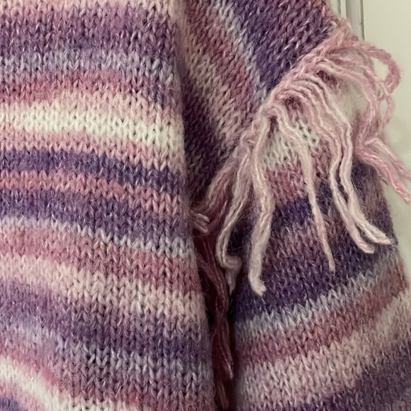 NWT Olivia Sky Purple Pink and White sweater in size medium - Picture 3 of 5